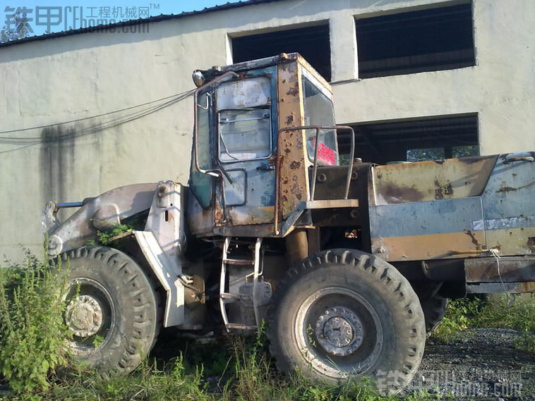 據(jù)說這個車去年才退役，，，大家能說出啥牌子啥年限嗎？