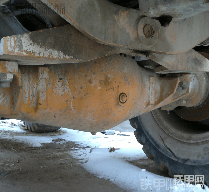 后驅動橋，柳工說是40的橋，不知道元芳怎么看。