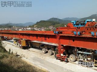 500噸級高鐵架橋機和運梁車