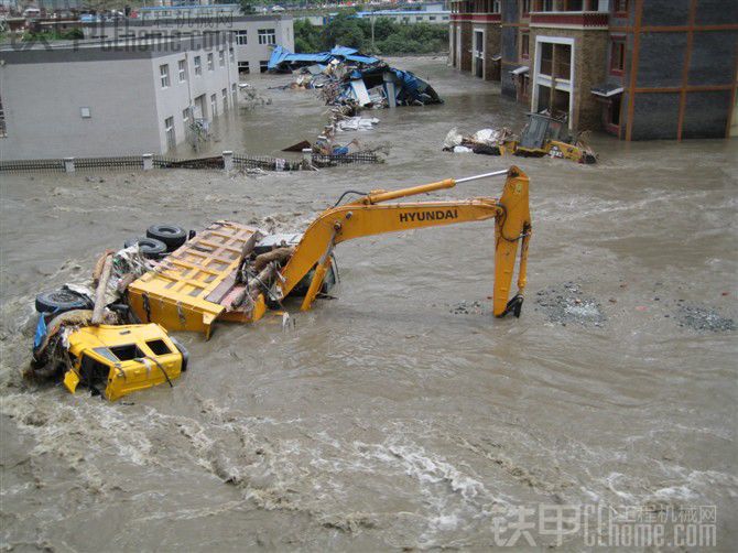 滾滾河流中的挖機(jī)和整座美麗小鎮(zhèn)··········《《成都》》》我將離開(kāi)你