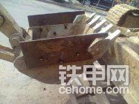 自己按的加高板，按車(chē)給錢(qián)的時(shí)候才用那，平常都不用，一面用三個(gè)螺絲固定的