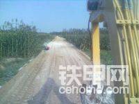 這是干的第一個(gè)大活跟著公路局里修小鄉(xiāng)村公路