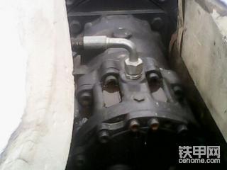 今天新鲜出炉的【三一SCC1000C】跑了好久才找到这辆车！还有胸器哦。。。。