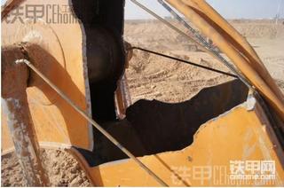 凱斯挖機(jī)斷大臂了