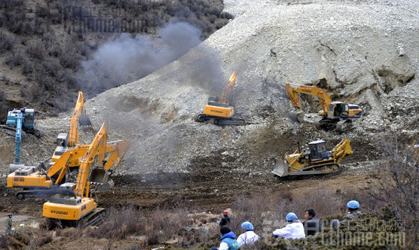 中国黄金集团甲玛矿区发生山体塌方 83人被埋