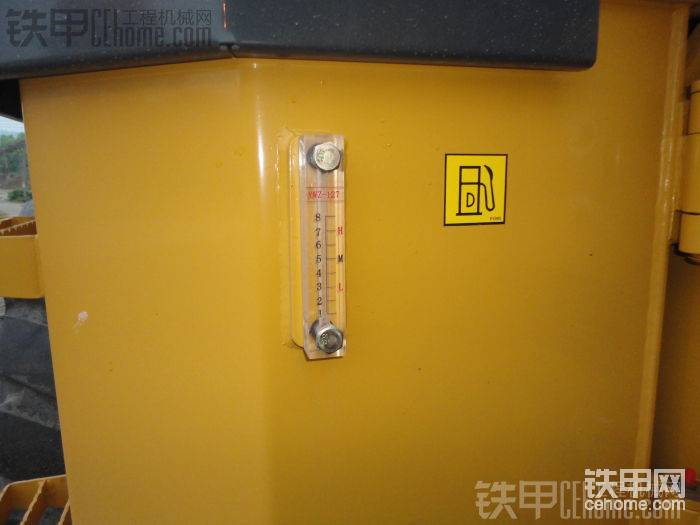 柴油表，個(gè)人感覺(jué)比龍工廈工更直觀些