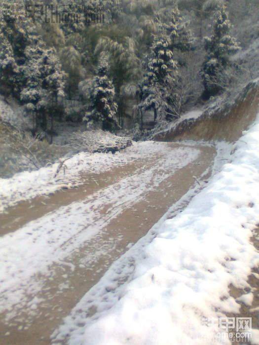 冬天山上的路，好冷啊 