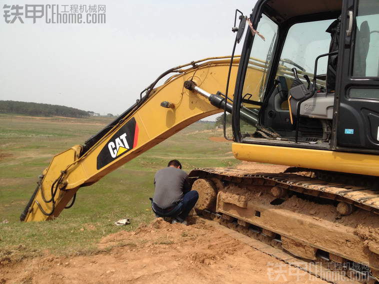 一握CAT手，永远是朋友！纯进口CAT320D挖掘机3000小时使用报告及保养