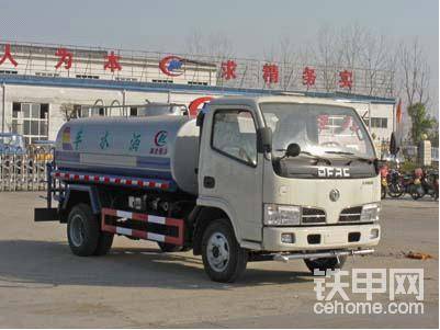 洒水车喷水车