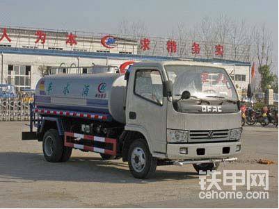 洒水车喷水车