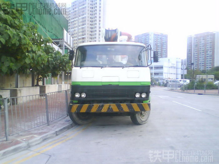 在香港街邊看到的古董泵車