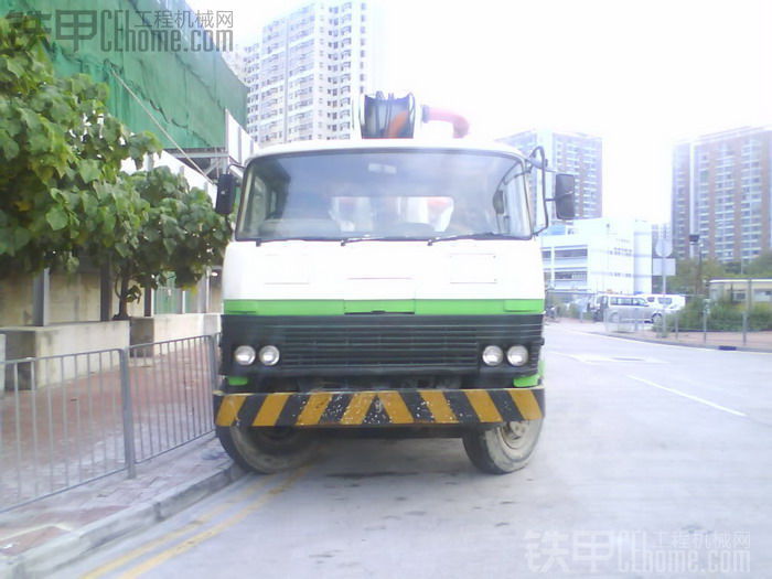 在香港街邊看到的古董泵車