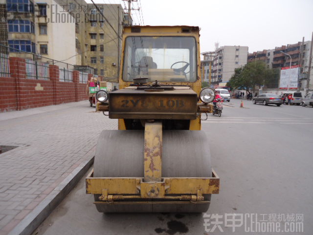 百年經(jīng)典---洛建機(jī)械雙鋼輪壓路機(jī)