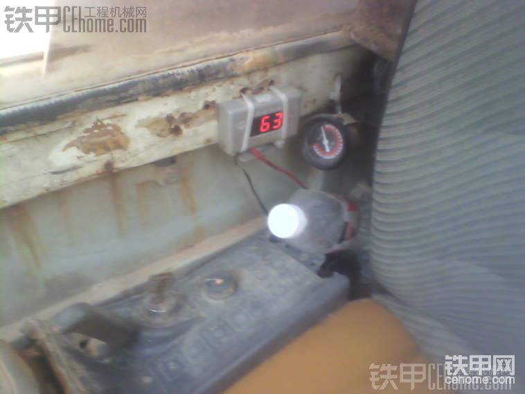 這就是顯示器，水溫和機(jī)油表
