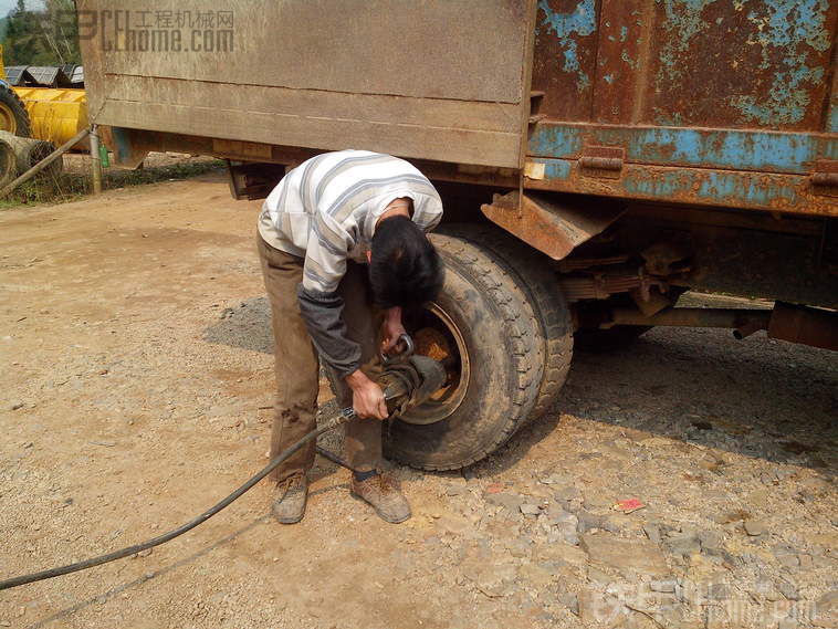 江鈴寶典皮卡改裝;快速移動補胎車.