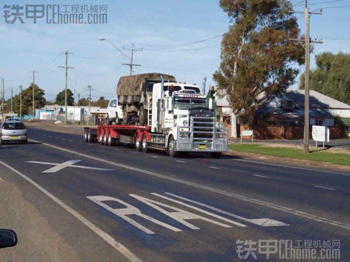 肯沃斯 T908 拖头 + 德雷克拖板车