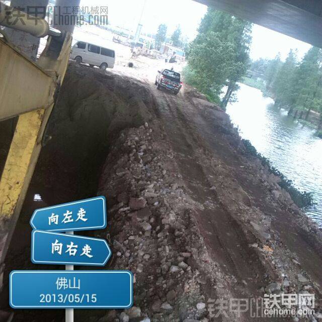 昨天挖的，那車是行政執(zhí)法，橋底開挖，麻煩事總是我上