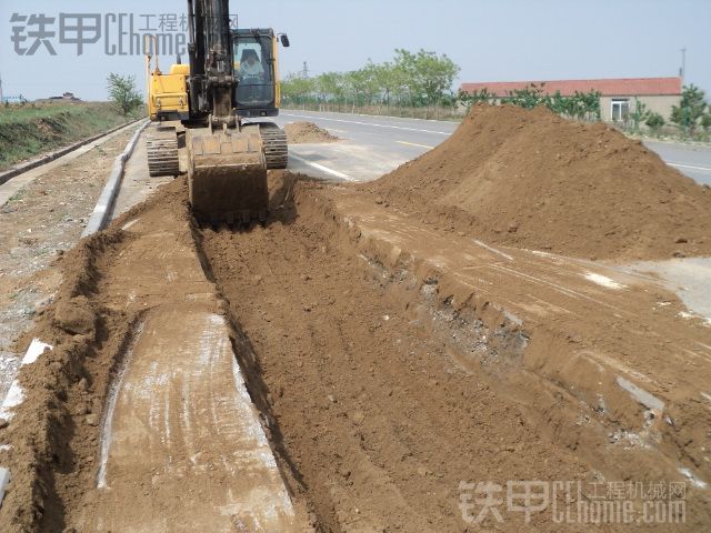 微型震動(dòng)壓路機(jī)到家就開始干活