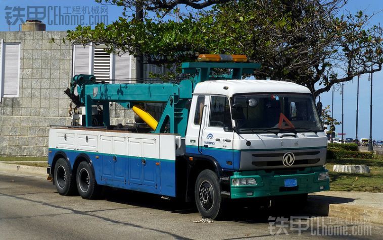 異國他鄉(xiāng)的“東風(fēng)”卡車。