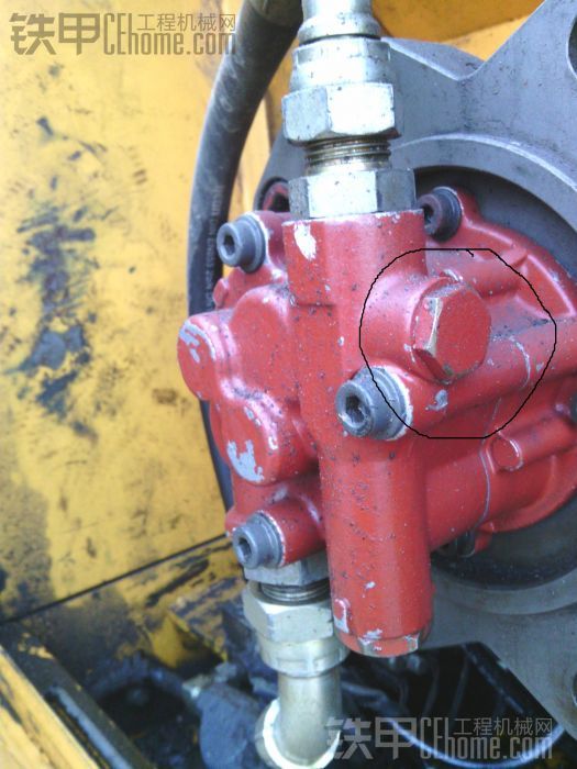 现代225-7液压泵压力测量口
