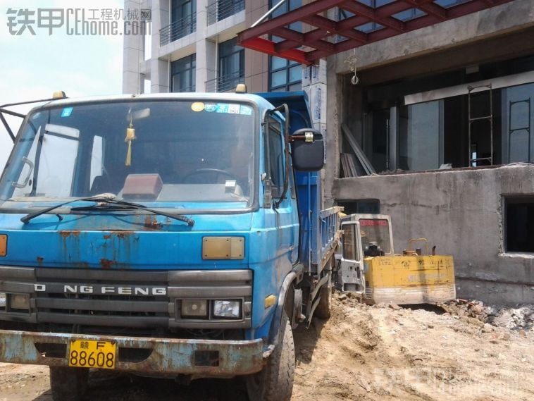 挖機(jī)和平板車一起轉(zhuǎn)讓(住友60F2）