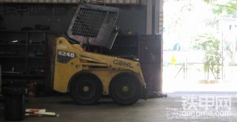 滑移裝載機(jī)實拍之香港工地必備