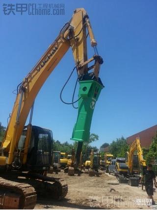 玉柴360挂蒙特贝破碎锤征战昌平采石场