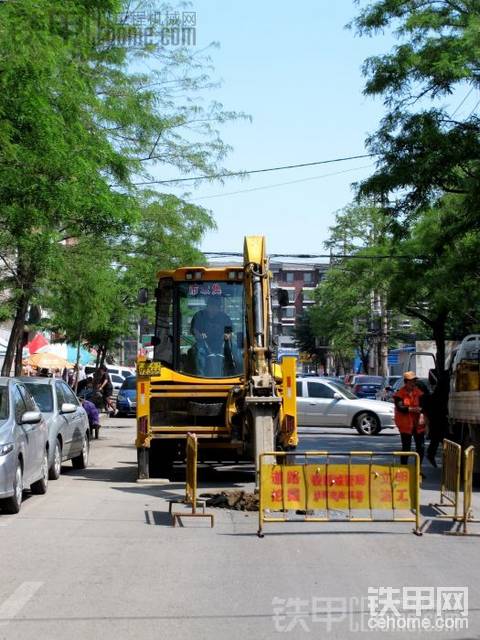 路遇市政的JCB 3CX