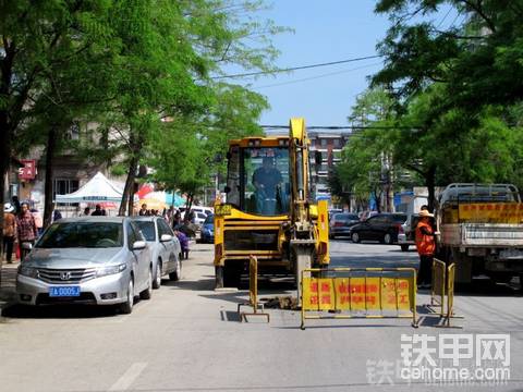 路遇市政的JCB 3CX