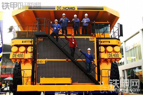 全國獨(dú)家報道徐工集團(tuán)2012上海寶馬展彰顯工程機(jī)械之美