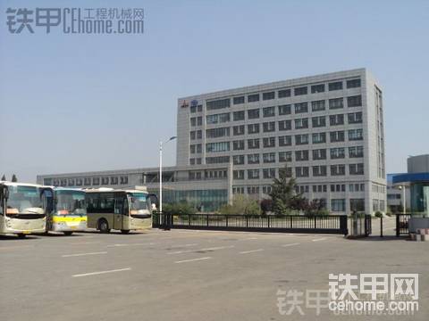 微型壓路機(jī)在大連道依茨發(fā)動(dòng)機(jī)廠