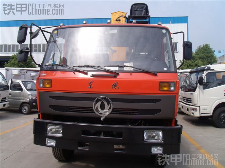 東風(fēng)后八輪隨車吊12噸隨車吊上圖