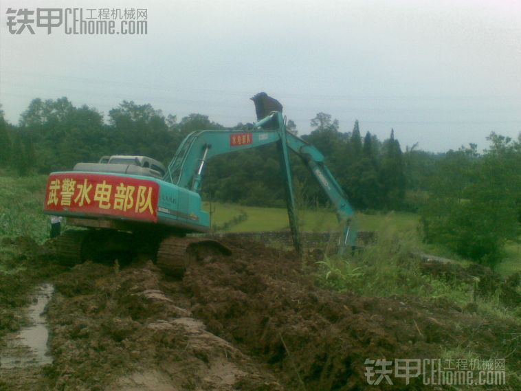 陷這么深的挖機(jī)怎么救？