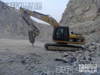 卡特彼勒323DL挖掘机3500小时使用报告