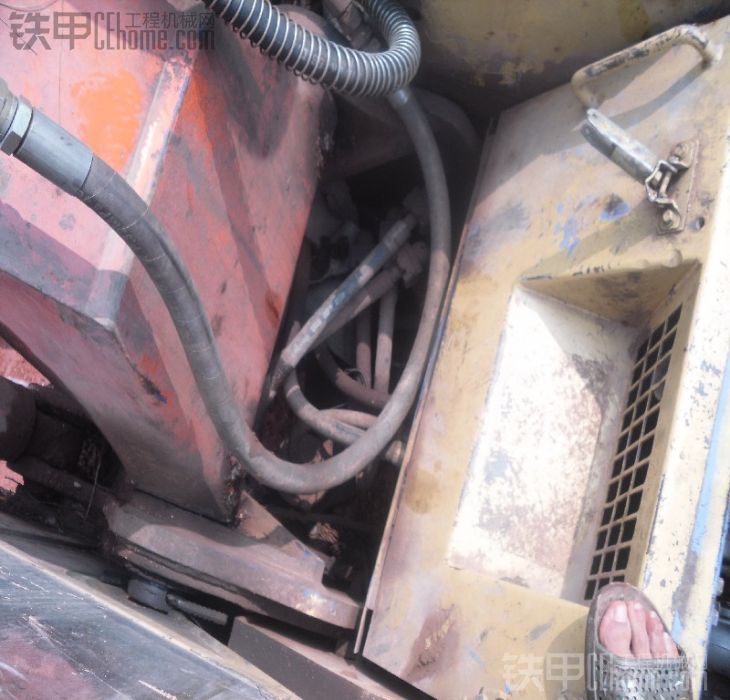 江西赣州石城 小松228US-2 不带炮10W便宜卖挖机有力无暗病拖回去就可以做事！
