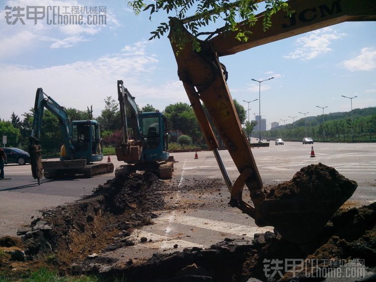 山重雷沃小久們在一起