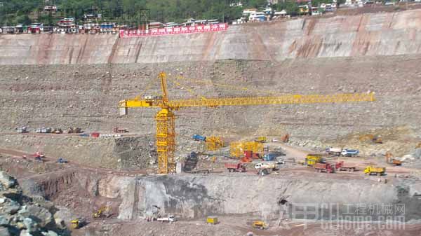 中联大型塔机助建巴基斯坦最大水电项目