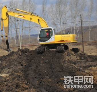 我的住友A3  200为什么怠速没有动作  加大油门就正常了 劲头还不错 是什么原因啊 师傅们