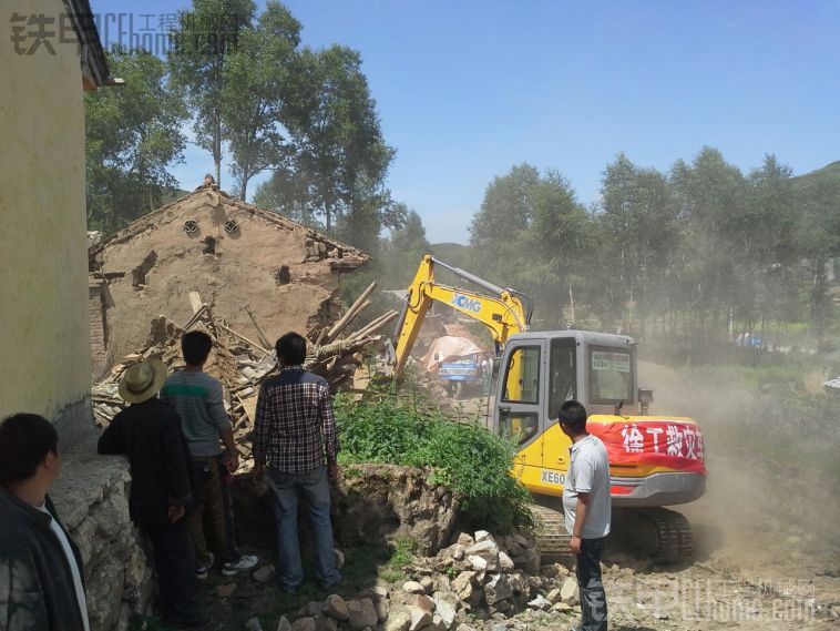 徐工挖掘机甘肃灾区救援在行动