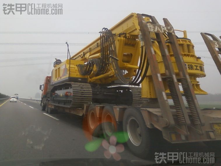 連霍高速上拍的打樁機