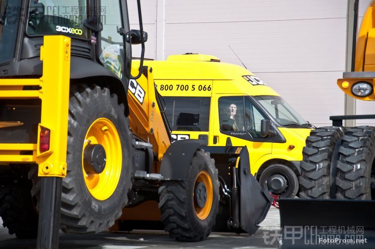 CEMMS 2013——跳舞挖掘機(jī)JCB