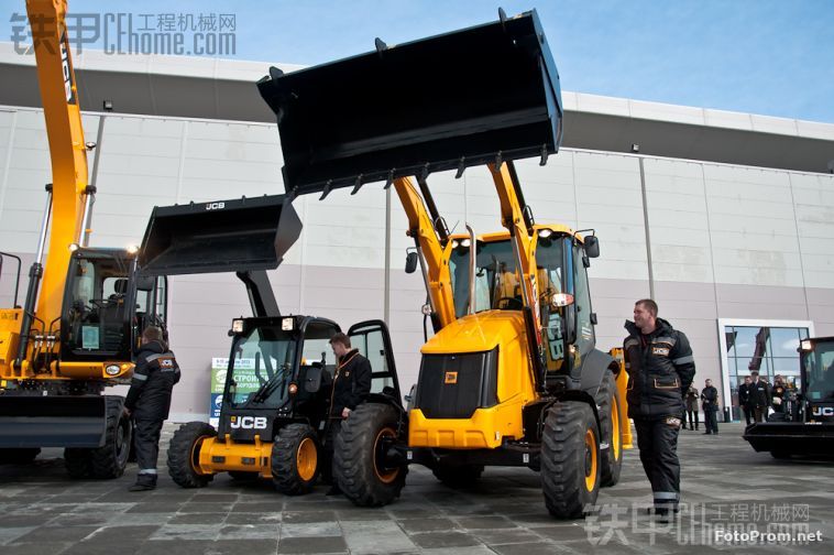 CEMMS 2013——跳舞挖掘機(jī)JCB