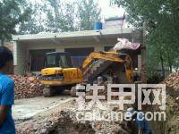 带侧挖挖地基，挖出来就是整齐
