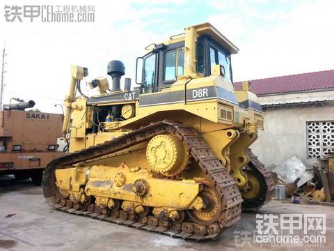 霸氣十足的卡特彼勒(caterpillar)D8R 推土機