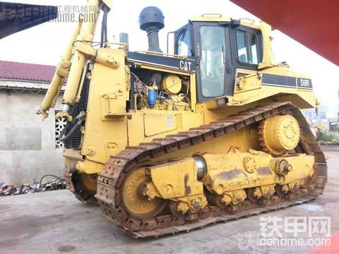 霸氣十足的卡特彼勒(caterpillar)D8R 推土機