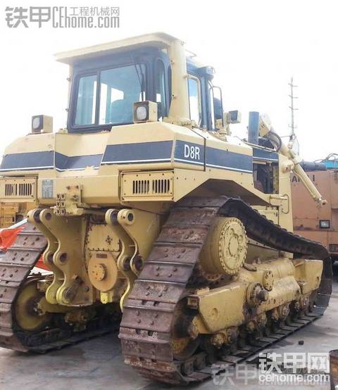 霸氣十足的卡特彼勒(caterpillar)D8R 推土機