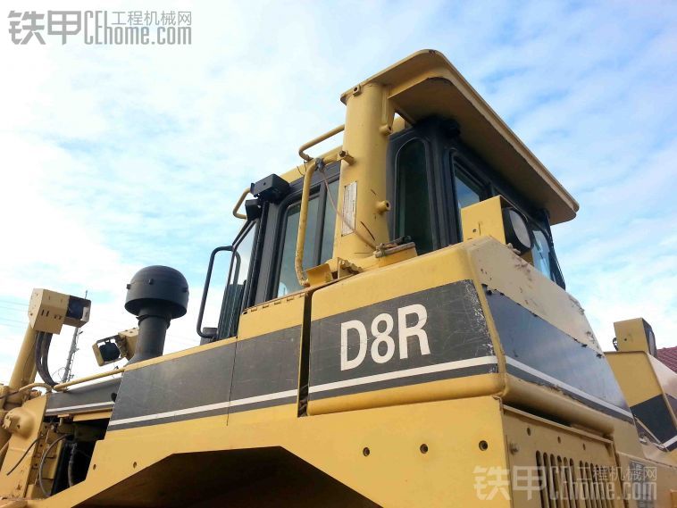 霸氣十足的卡特彼勒(caterpillar)D8R 推土機(jī)