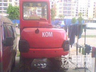 第二個山寨“？？”車身左右防撞條大小差別很大，第二臺叫做”KOM“