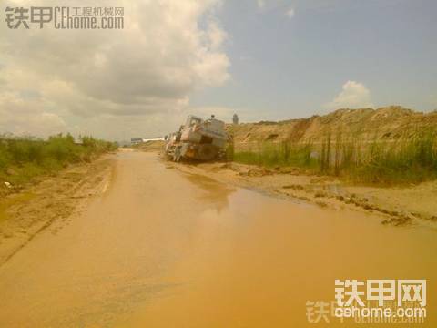 這條路讓吊車賺了不少錢，有時吊車也會裝B一下。