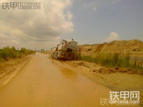 這條路讓吊車賺了不少錢，有時吊車也會裝B一下。